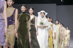 <b>“荷言HEYEN”亮相上海时装周，演绎诗意新国风的实穿艺术盛宴</b>