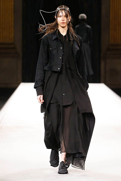 Yohji Yamamoto 2022 秋冬女装系列发布